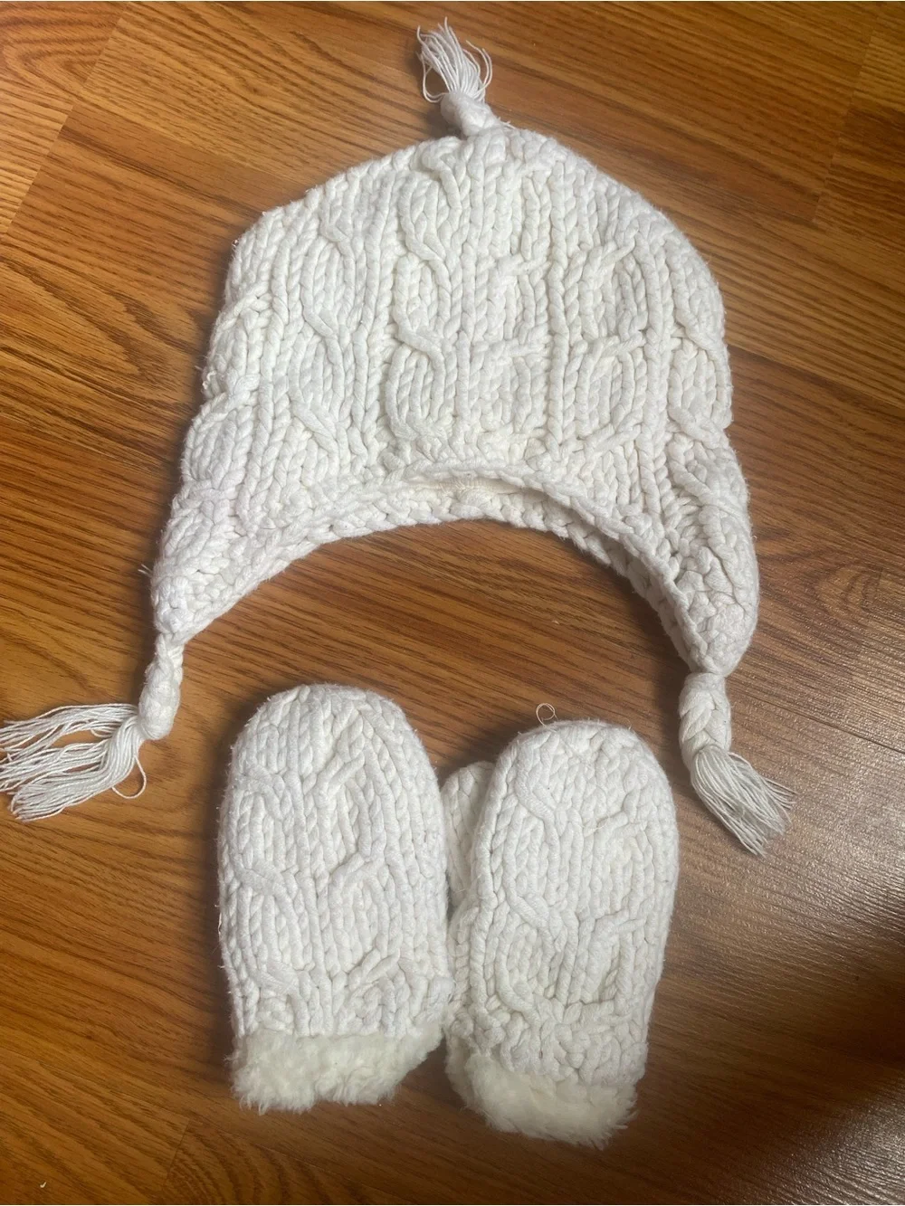 Y2K GAP Cream Cable Knit Earflap Hat with Tassels and Matching Mittens